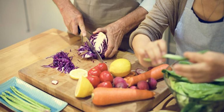 alimentazione negli anziani cosa mangiare nella stagione estiva