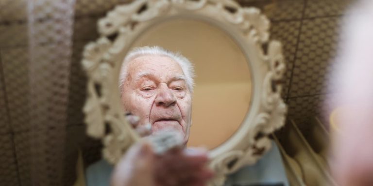 Igiene anziani: come curare l’igiene personale dell'anziano