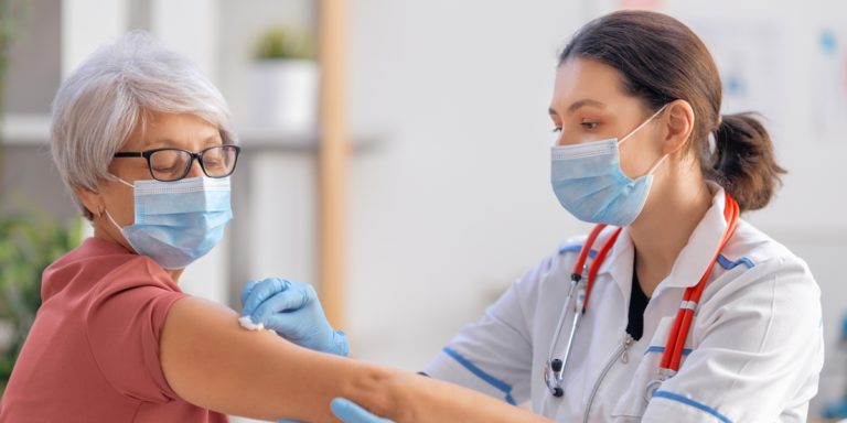 Vaccinazione Covid 19 per anziani a domicilio