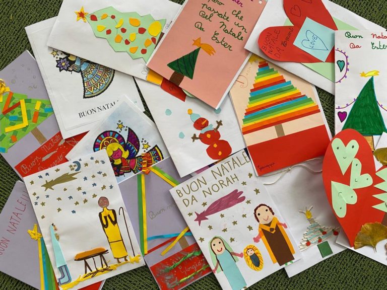 Fröhliche Weihnachtsgrüße von den Kindern der San Benedetto-Schule